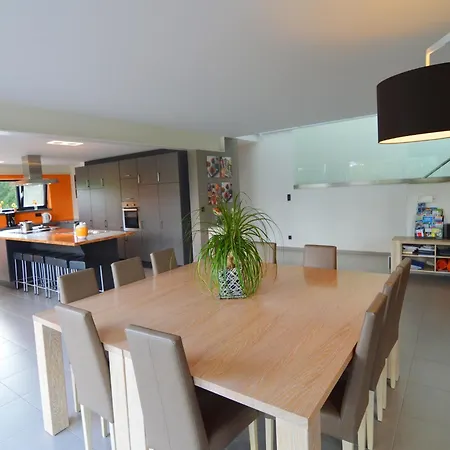 Family Villa, Profondeville בואה - דה - ווילרס