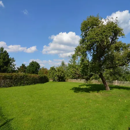 Family Villa, Profondeville בית נופש *