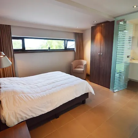 Family Villa, Profondeville בית נופש