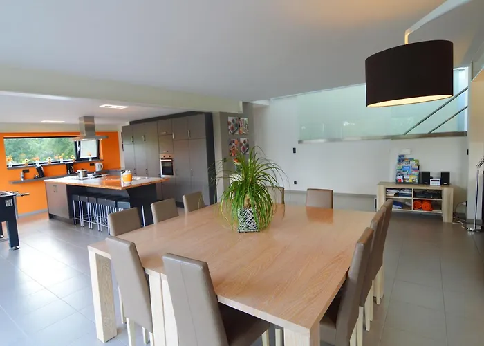 Family Villa, Profondeville בואה - דה - ווילרס