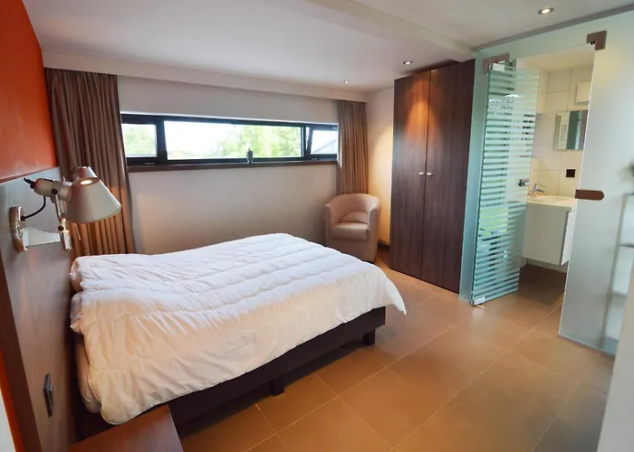 Family Villa, Profondeville בית נופש