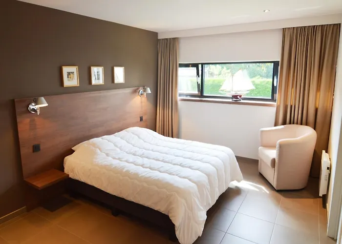 Family Villa, Profondeville בית נופש