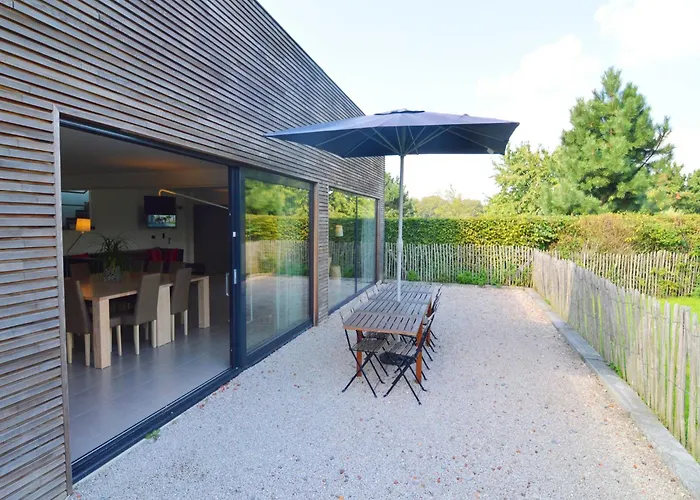 Family Villa, Profondeville בית נופש *